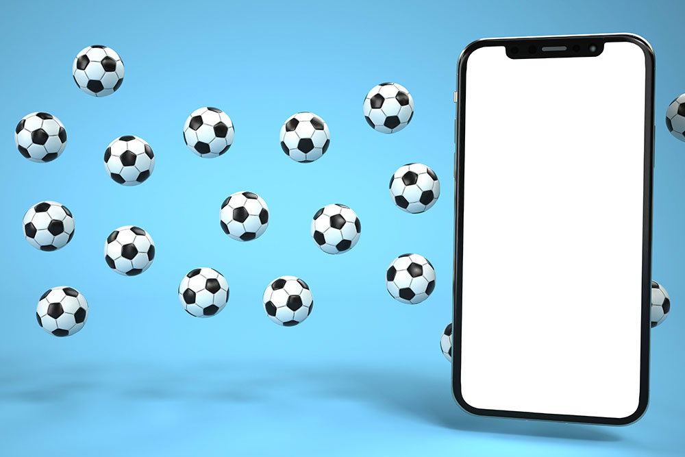 Bolas de futebol e celular Novibet 