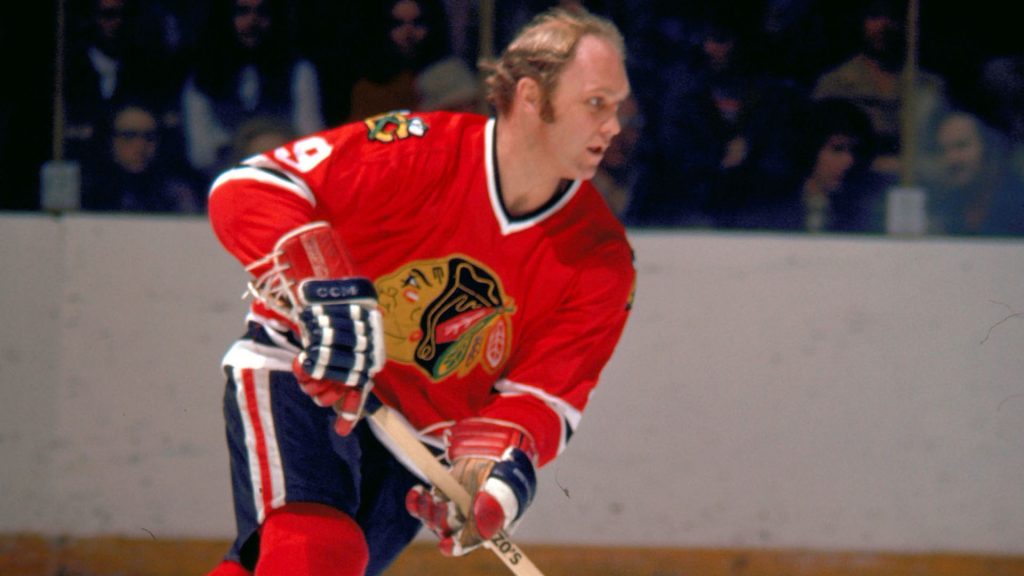 Bobby Hull no rink com seu stick.