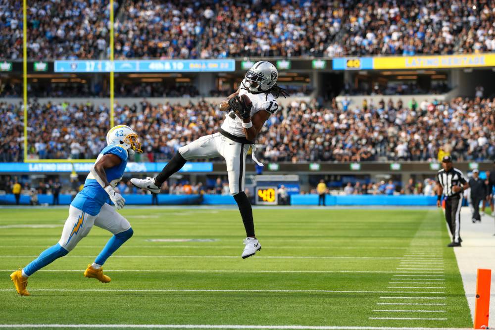 Jogadores do Raiders durante a partida da NFL