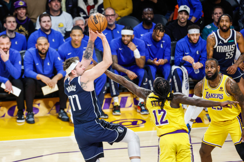 Mavericks jogando contra Lakers NBA Novibet