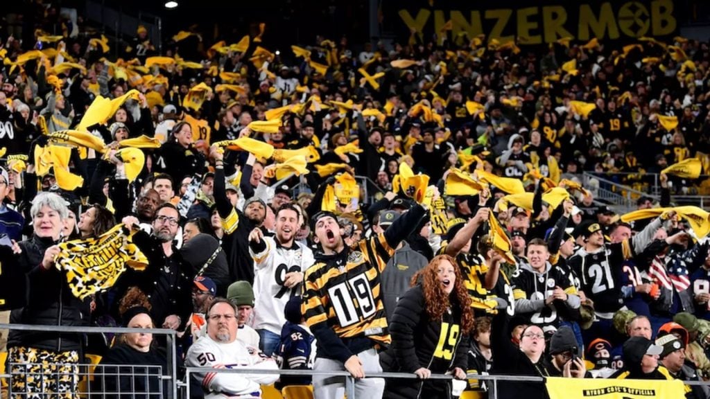 A torcida do Pittsburgh Steelers no estádio.