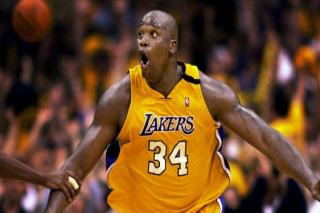 Shaquille O’Neal comemorando pelos Lakers