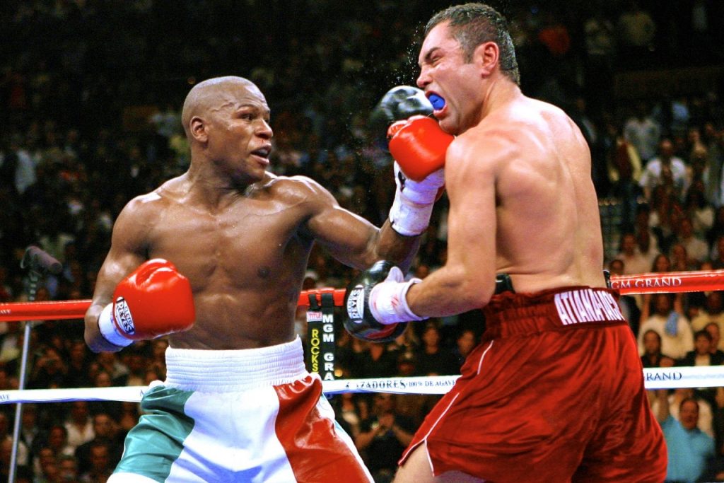 Floyd Mayweather fighting Oscar De La Hoya.