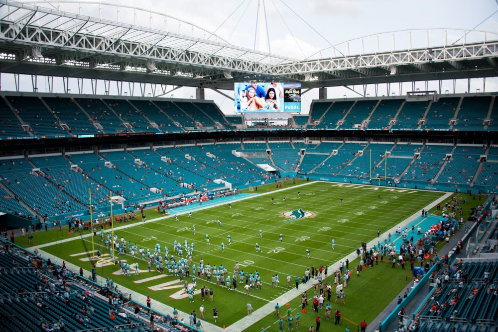 O Hard Rock Stadium durante um treino da NFL.