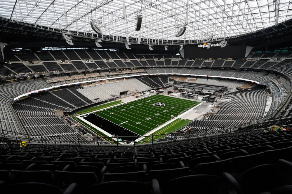 Foto do Allegiant Stadium antes de uma partida.