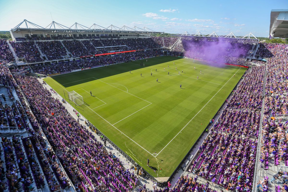 Torcida dentro do Inter&Co Stadium.