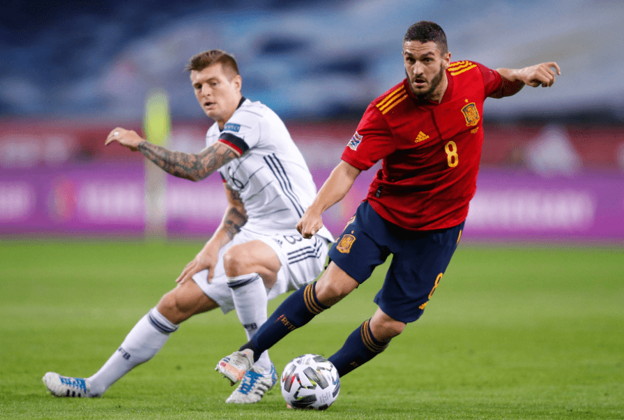 Espanha e Alemanha em campo no último confronto entre as duas seleções.