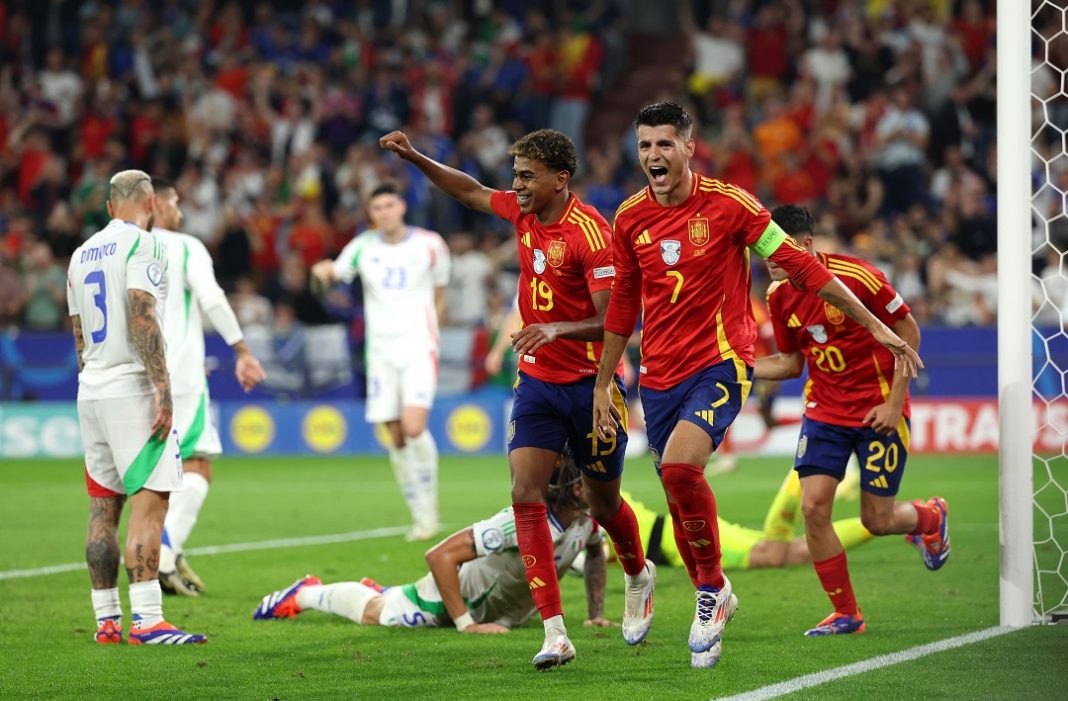 Lamine Yamal, da Espanha, comemorando gol na Eurocopa 2024.