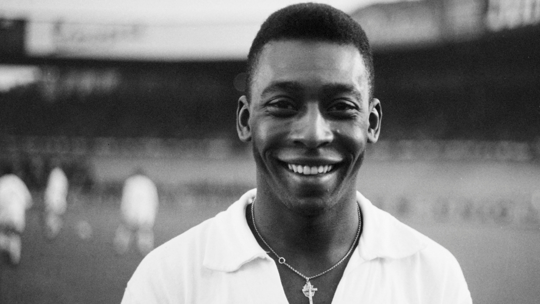 Pelé, o maior e melhor jogador de futebol brasileiro de todos os tempos.