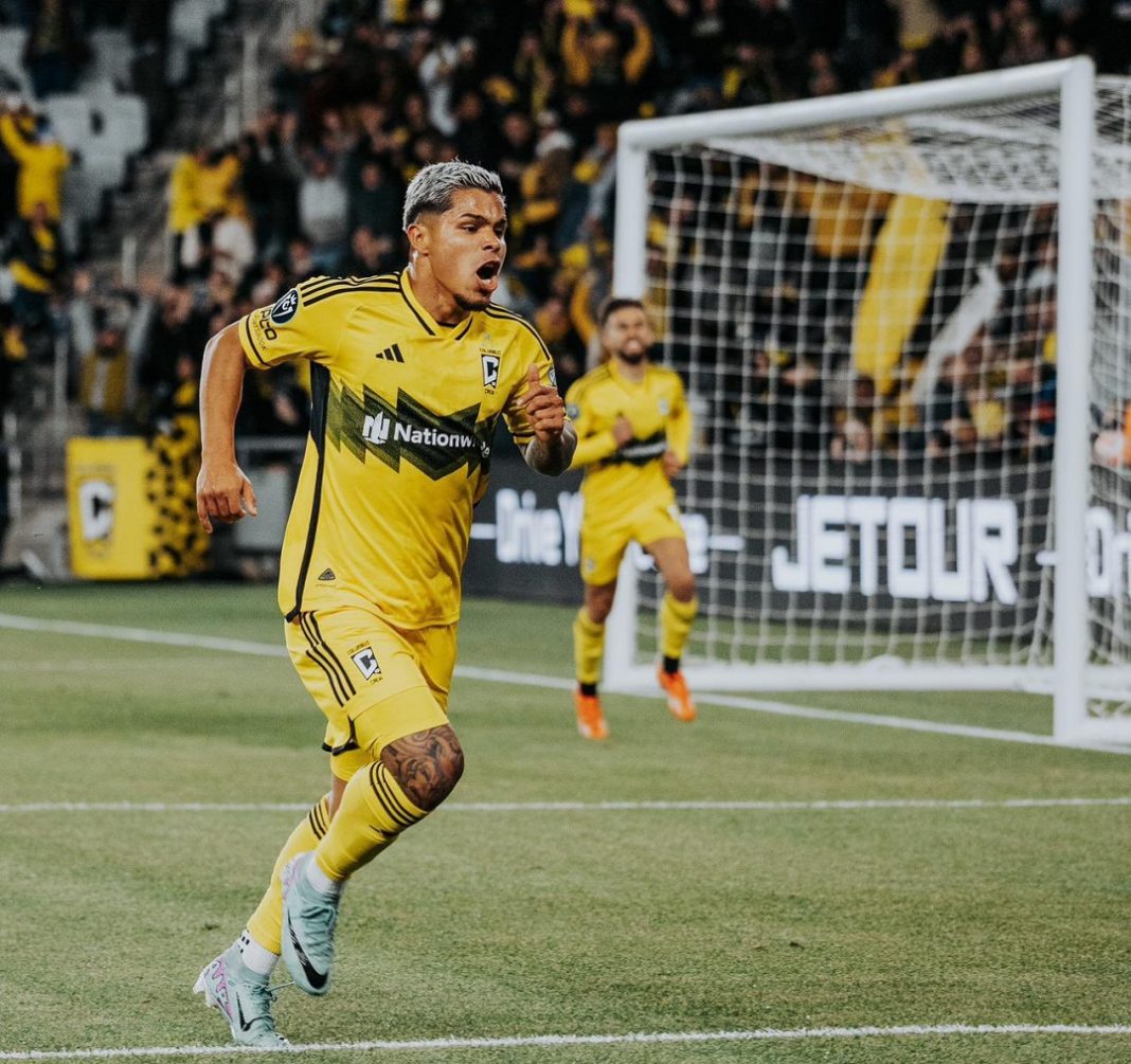 cucho hernandez con columbus crew