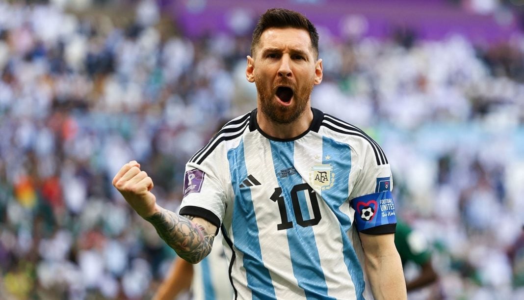 Lionel Messi vibra com gol da seleção da Argentina em jogo das eliminatórias da Copa do Mundo.