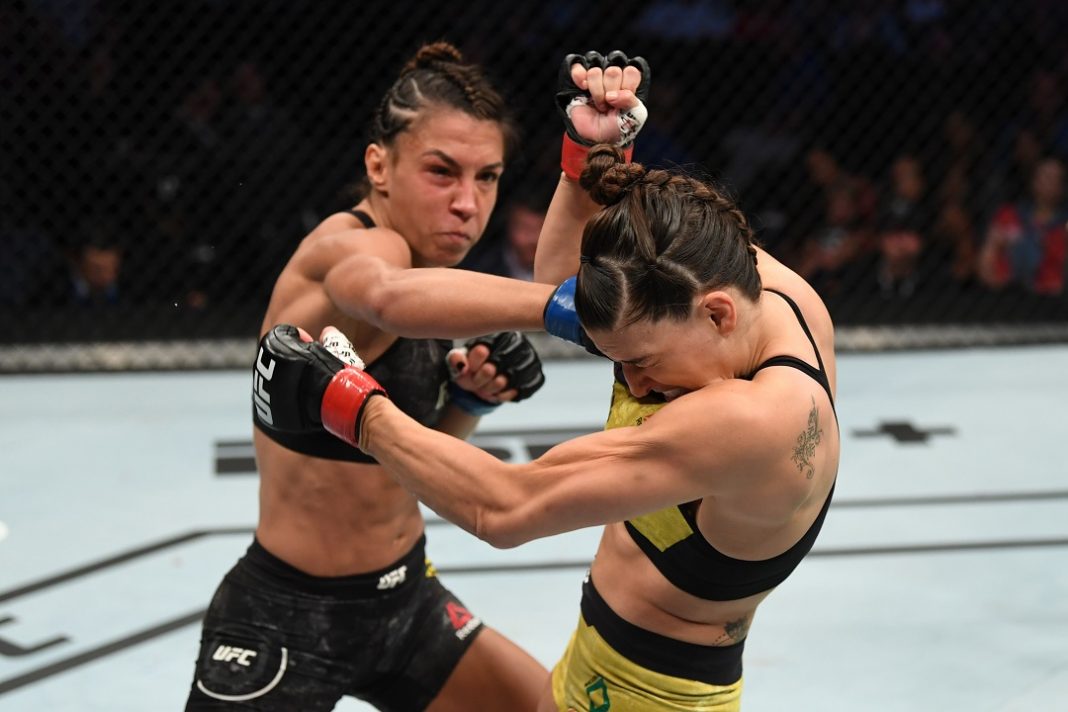 Amanda Ribas acerta golpe no rosto de Mackenzie Dern em combate no UFC.