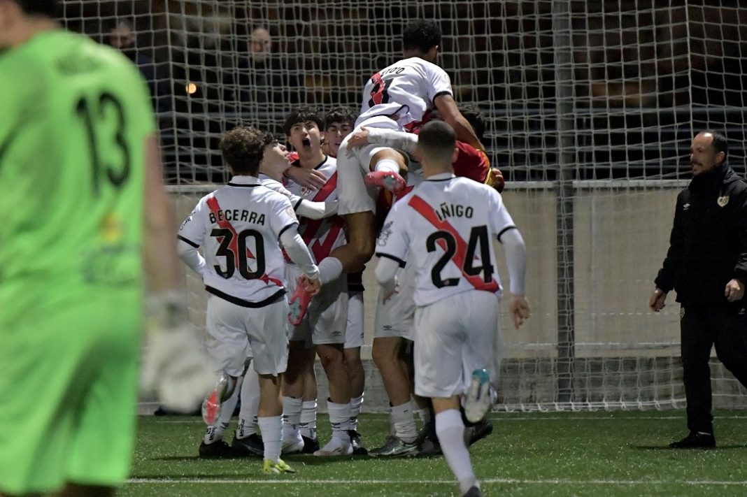 Jugadores de Rayo Vallecano celebrando un gol,